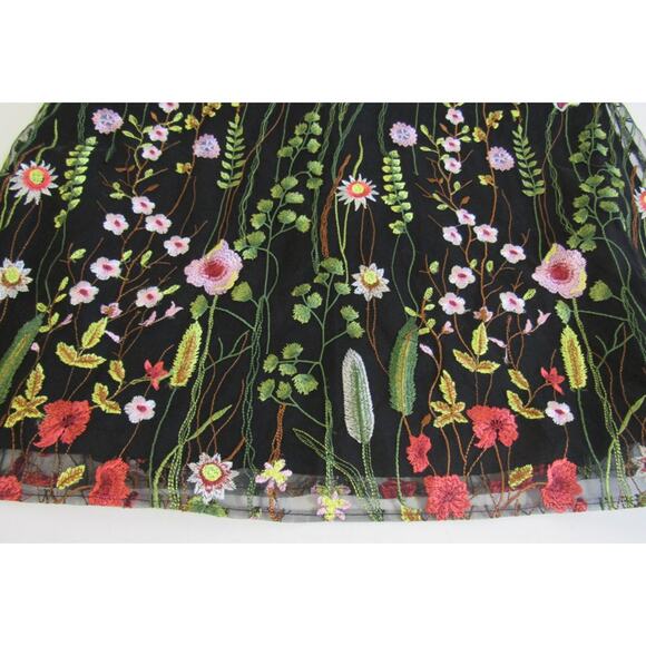 Tahari Floral Embroidered Black Shift Dress Size 12 NWT Wedding Guest - Picture 7 of 10